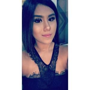 Meet your Posher, Larissa